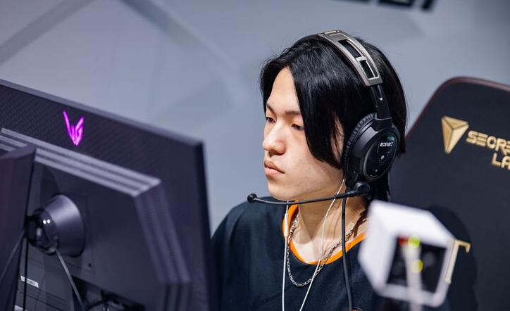 【APEX】YukaF(ゆか)の使用デバイスは?感度設定や持ち方など徹底調査!